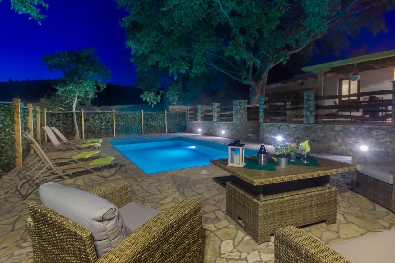 Luxury House Ivan With 4 Bedrooms Divojevici Exterior photo