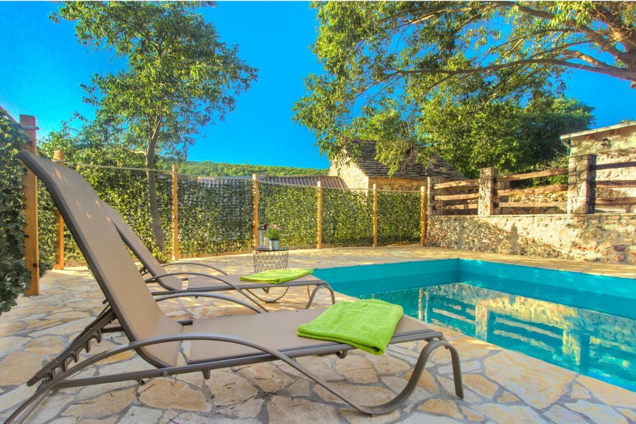 Luxury House Ivan With 4 Bedrooms Divojevici Exterior photo