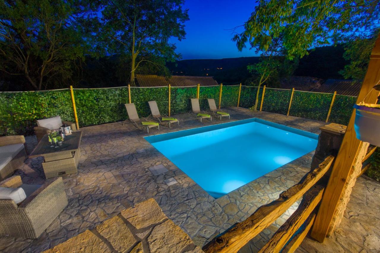 Luxury House Ivan With 4 Bedrooms Divojevici Exterior photo