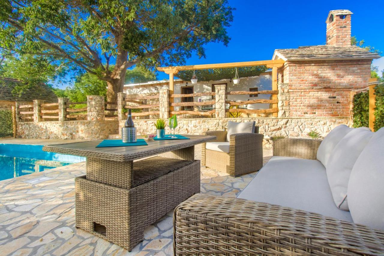 Luxury House Ivan With 4 Bedrooms Divojevici Exterior photo