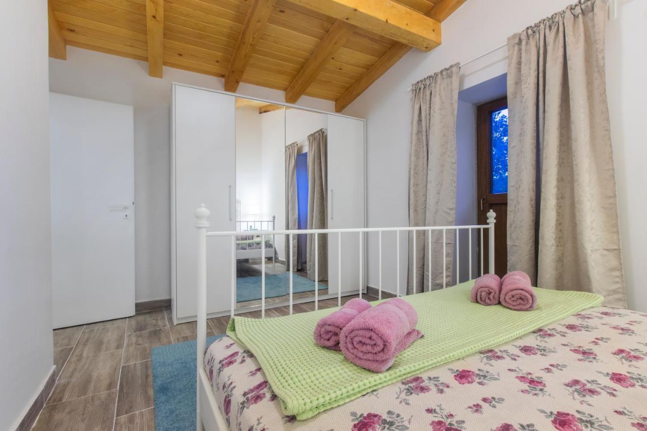 Luxury House Ivan With 4 Bedrooms Divojevici Exterior photo